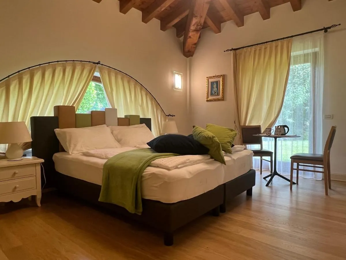 Steba House Savani Barbara Foresteria Lombarda Lonato 0*,  İtalya