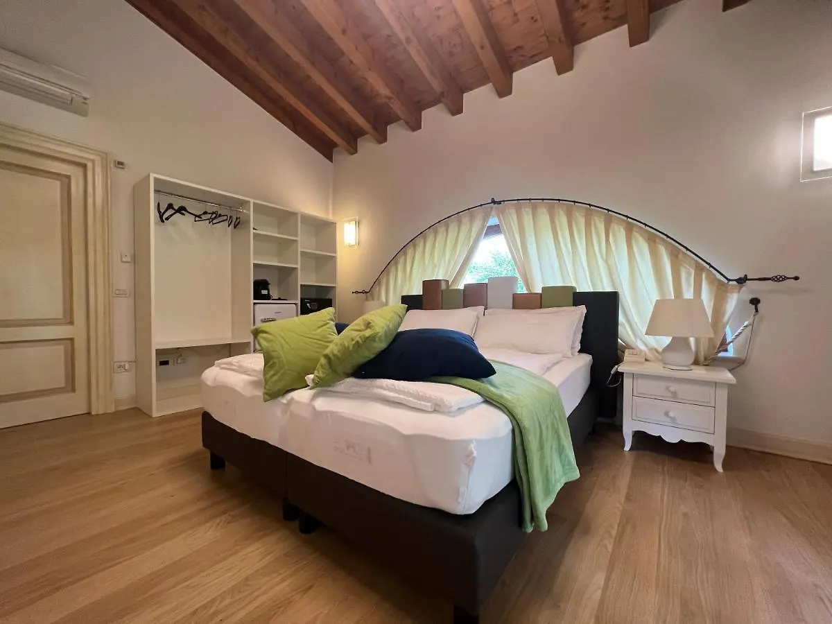 Steba House Savani Barbara Foresteria Lombarda ロナート ゲストハウス