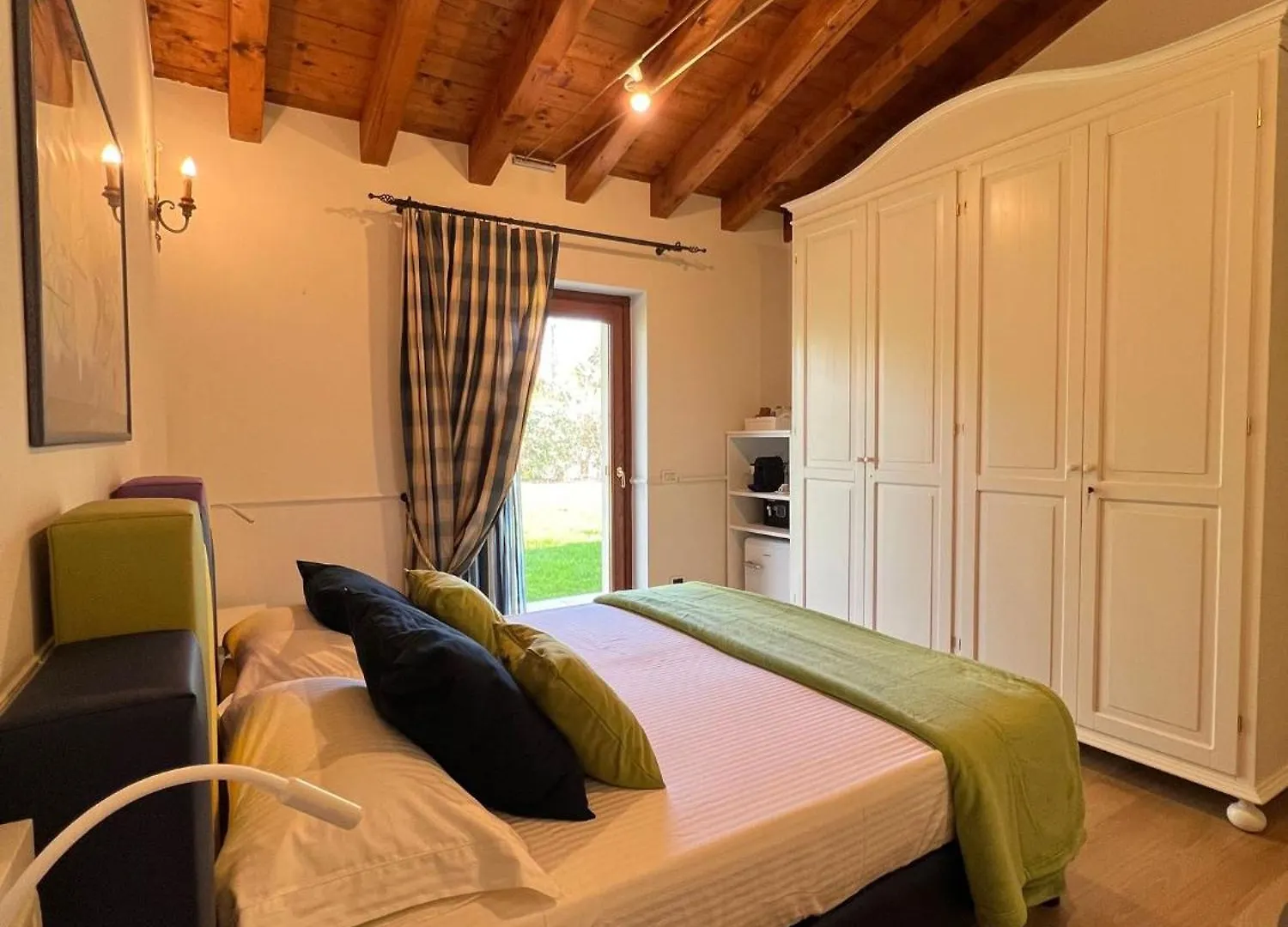 Steba House Savani Barbara Foresteria Lombarda ロナート イタリア