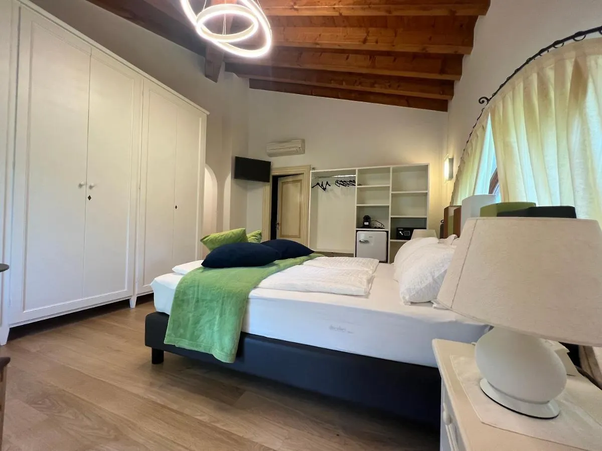 Steba House Savani Barbara Foresteria Lombarda Lonato Guest house